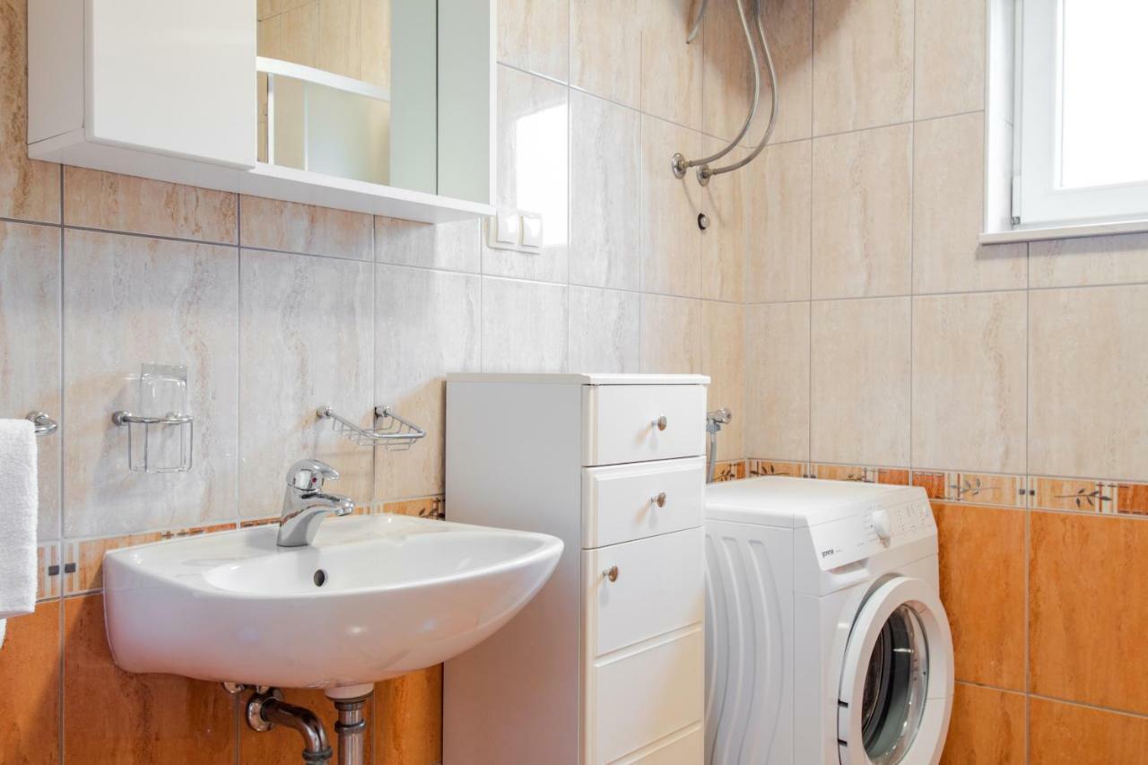 Apartments Mijo Дуги Рат Екстериор снимка