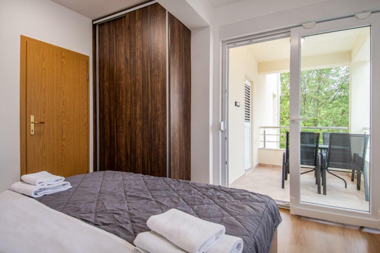Apartments Mijo Дуги Рат Екстериор снимка