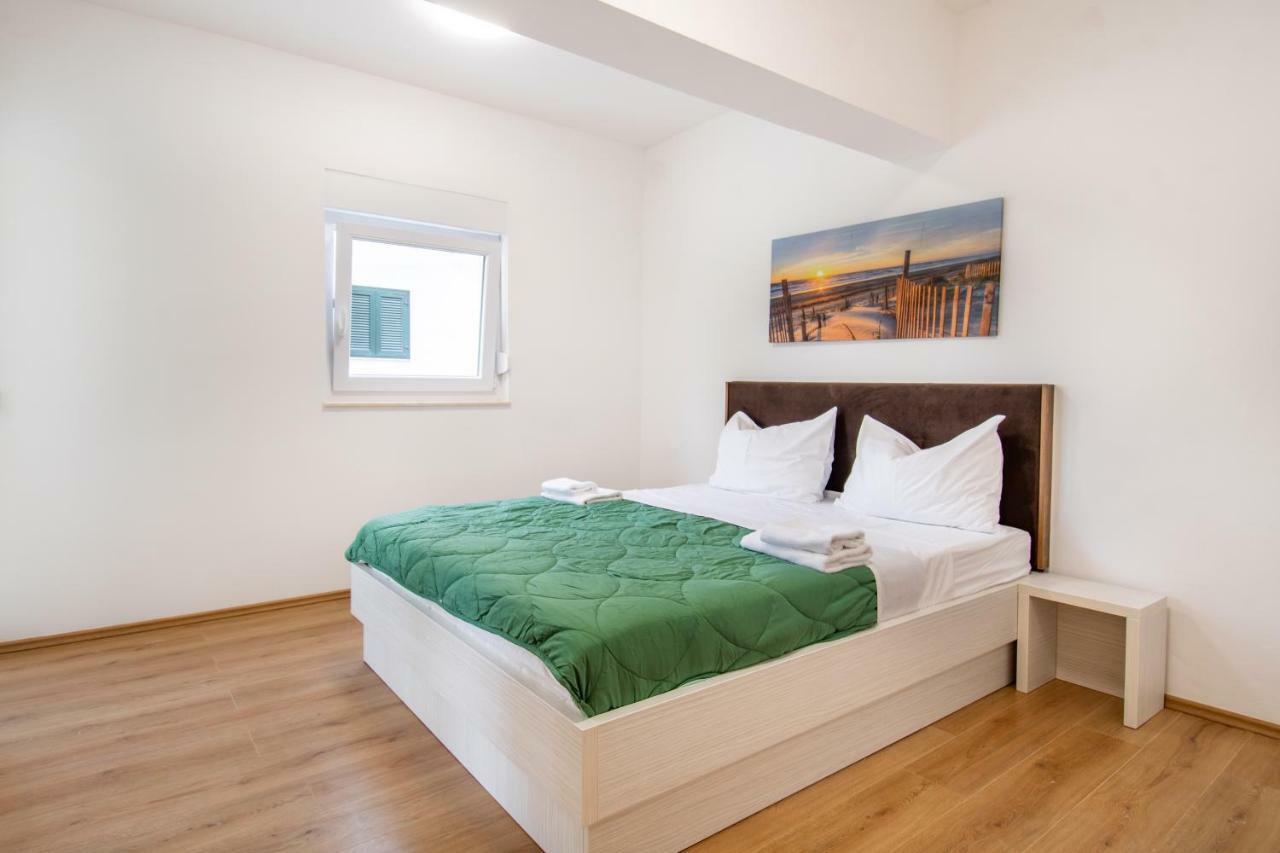 Apartments Mijo Дуги Рат Екстериор снимка