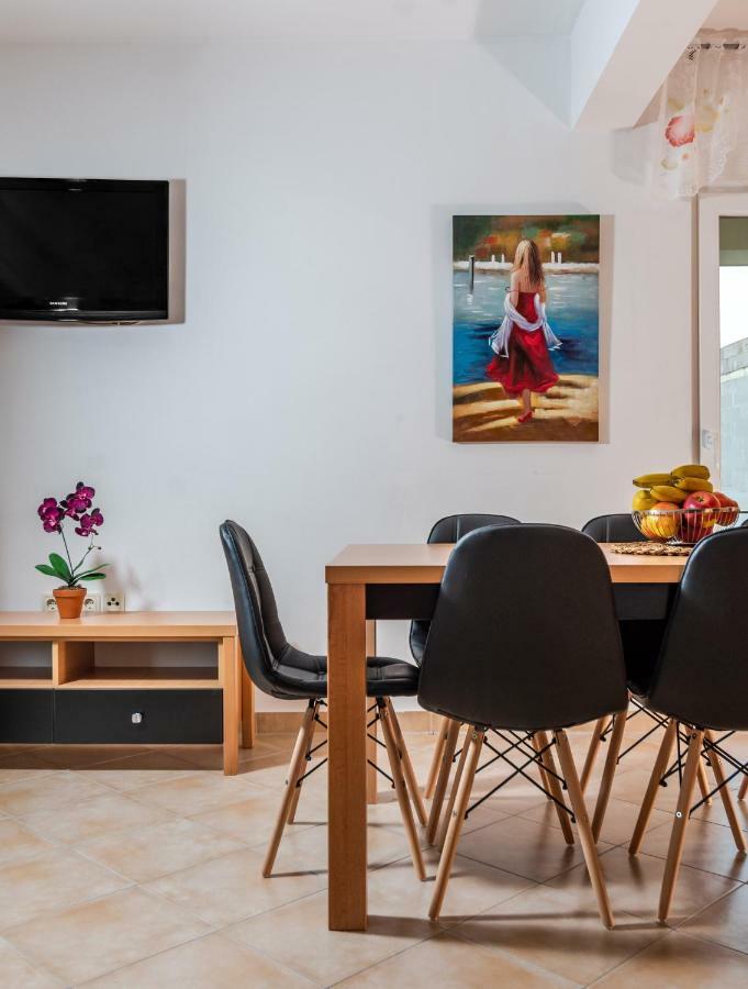 Apartments Mijo Дуги Рат Екстериор снимка